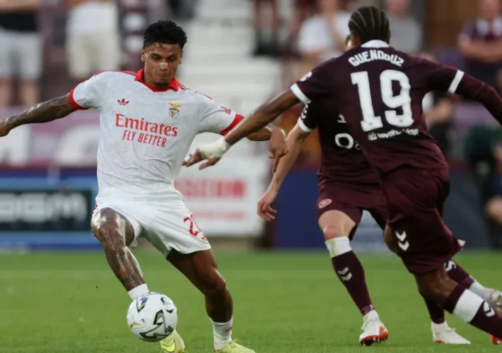 DOS NAVIOS NEGREIROS AOS ESTÁDIOS DE FUTEBOL